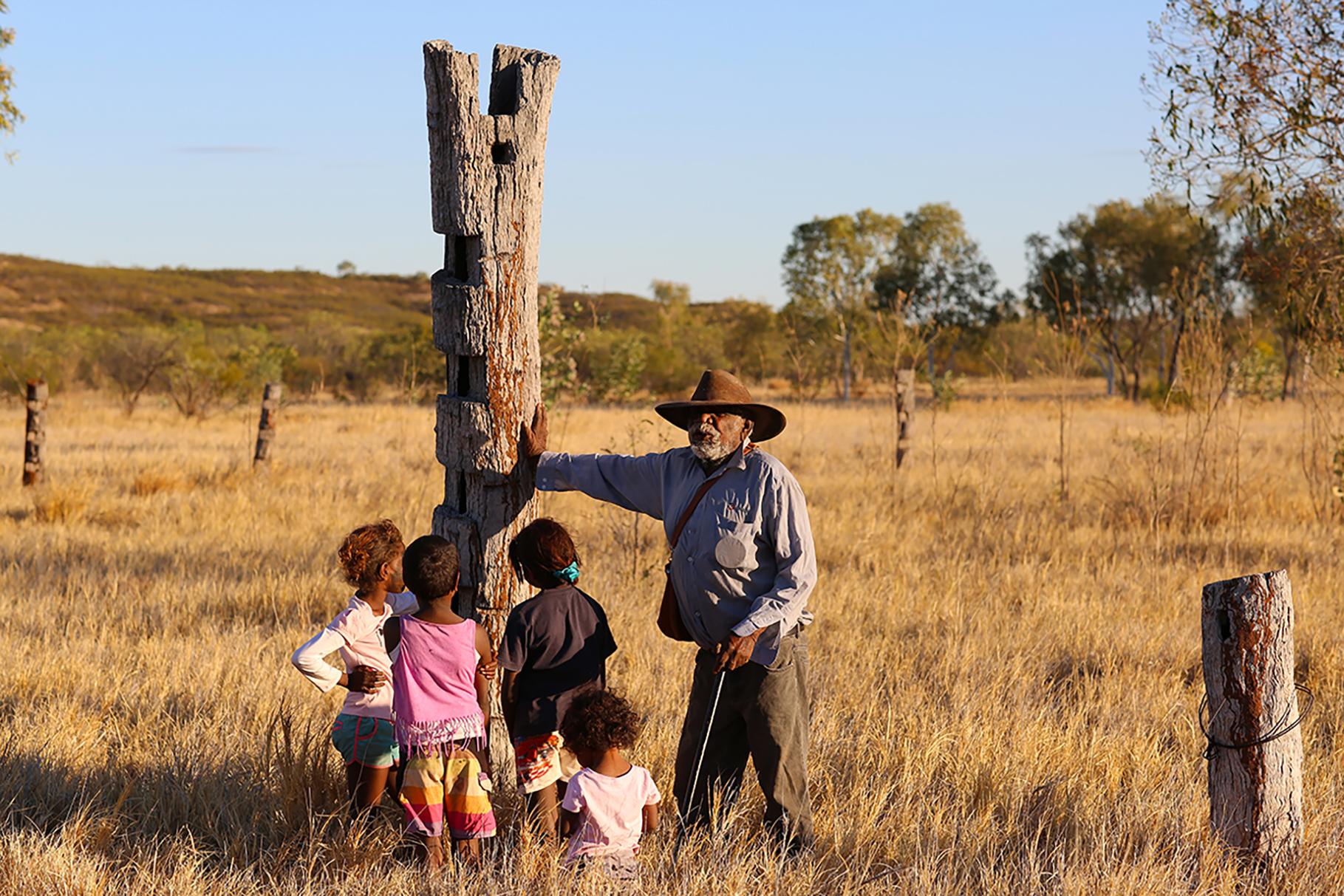 Mr R Wavehill Jangala with karu (children) at Malyalyimalyalyi/Lipanangku (1st Wave Hill Station), Wave Hill